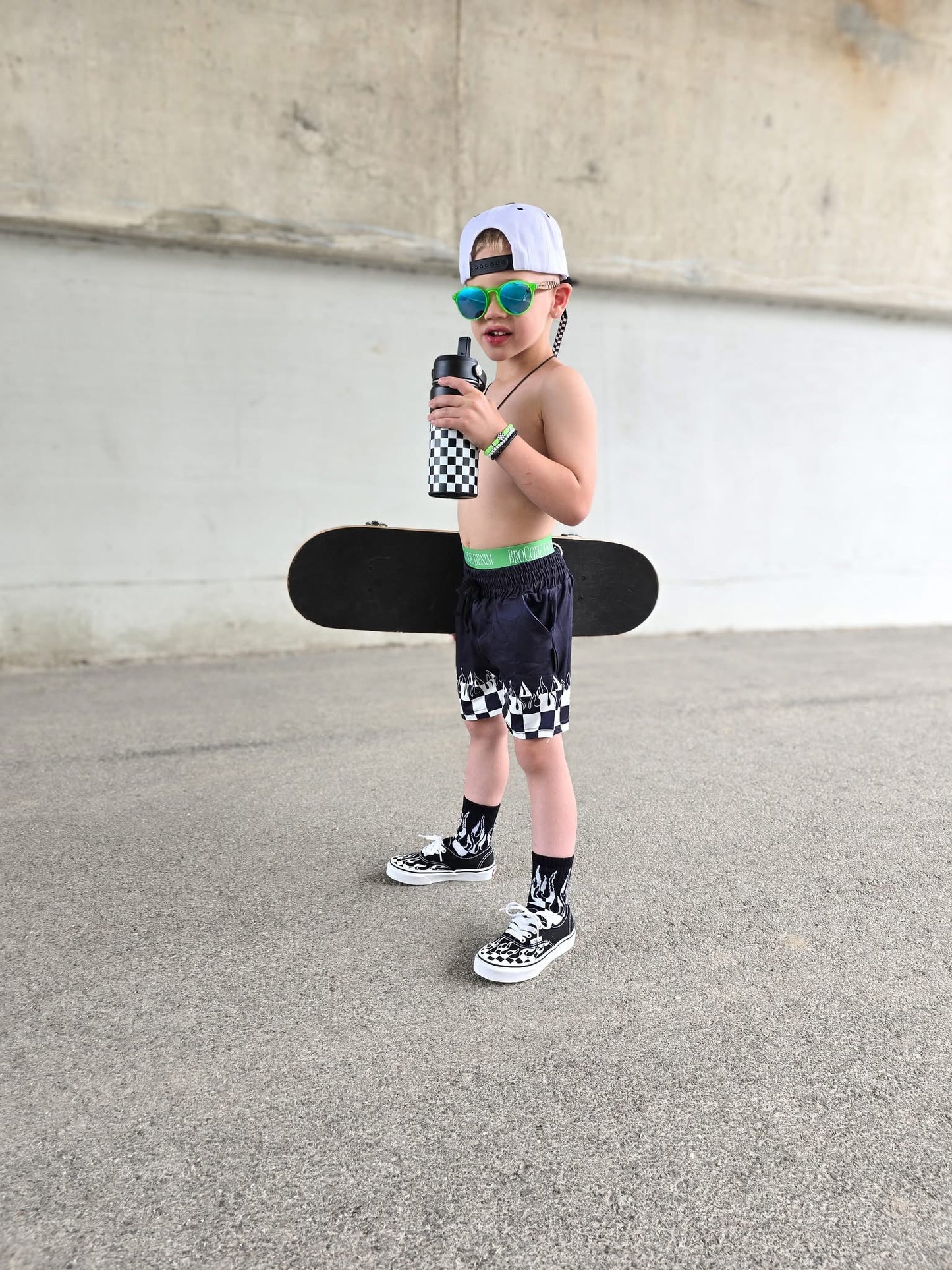 Checkered floating straps