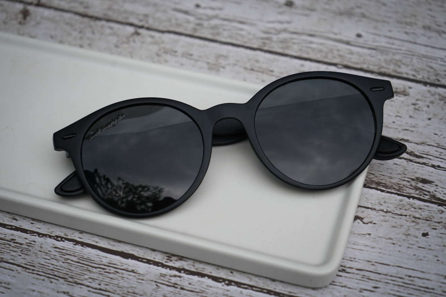 Adult polarized round black sunnies