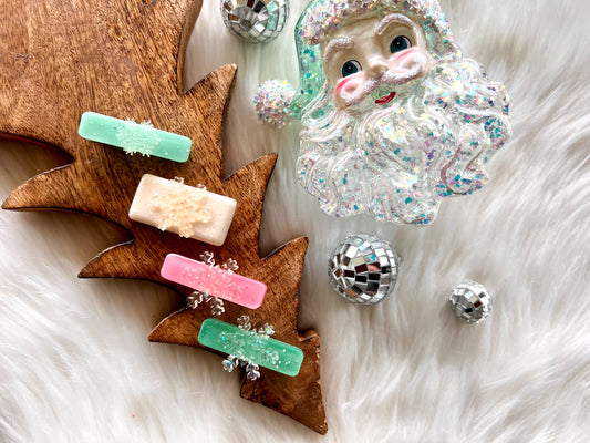 Snowflake resin clips