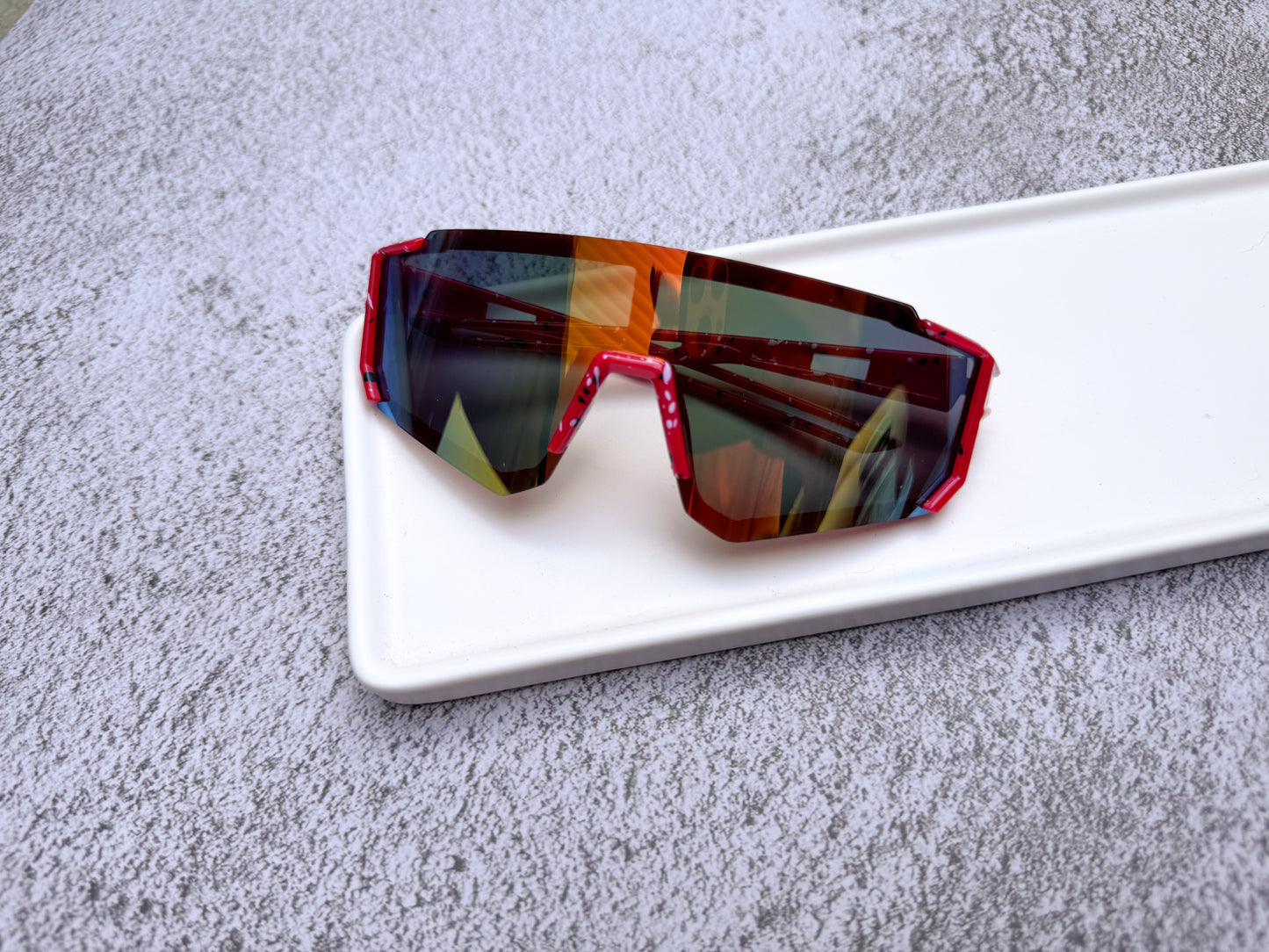 Red speckled sports sunnies