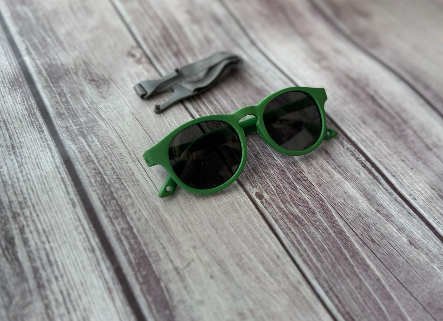 Ages 0-3 polarized green retro sunnies with removable strap