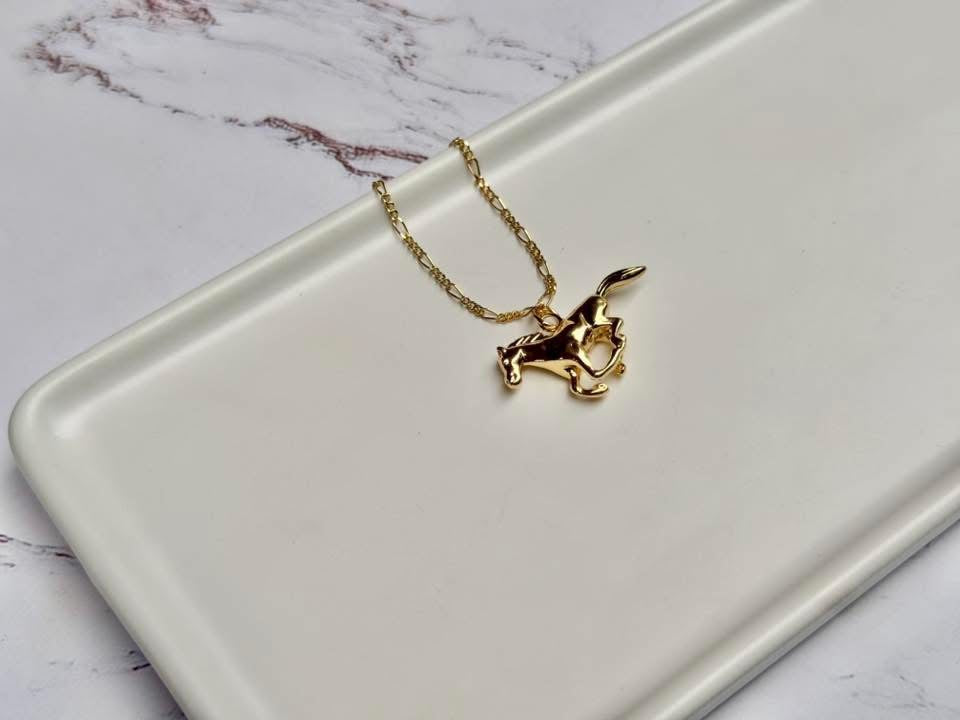 Gold horse on Gold 3mm stainless rope or 3mm figaro