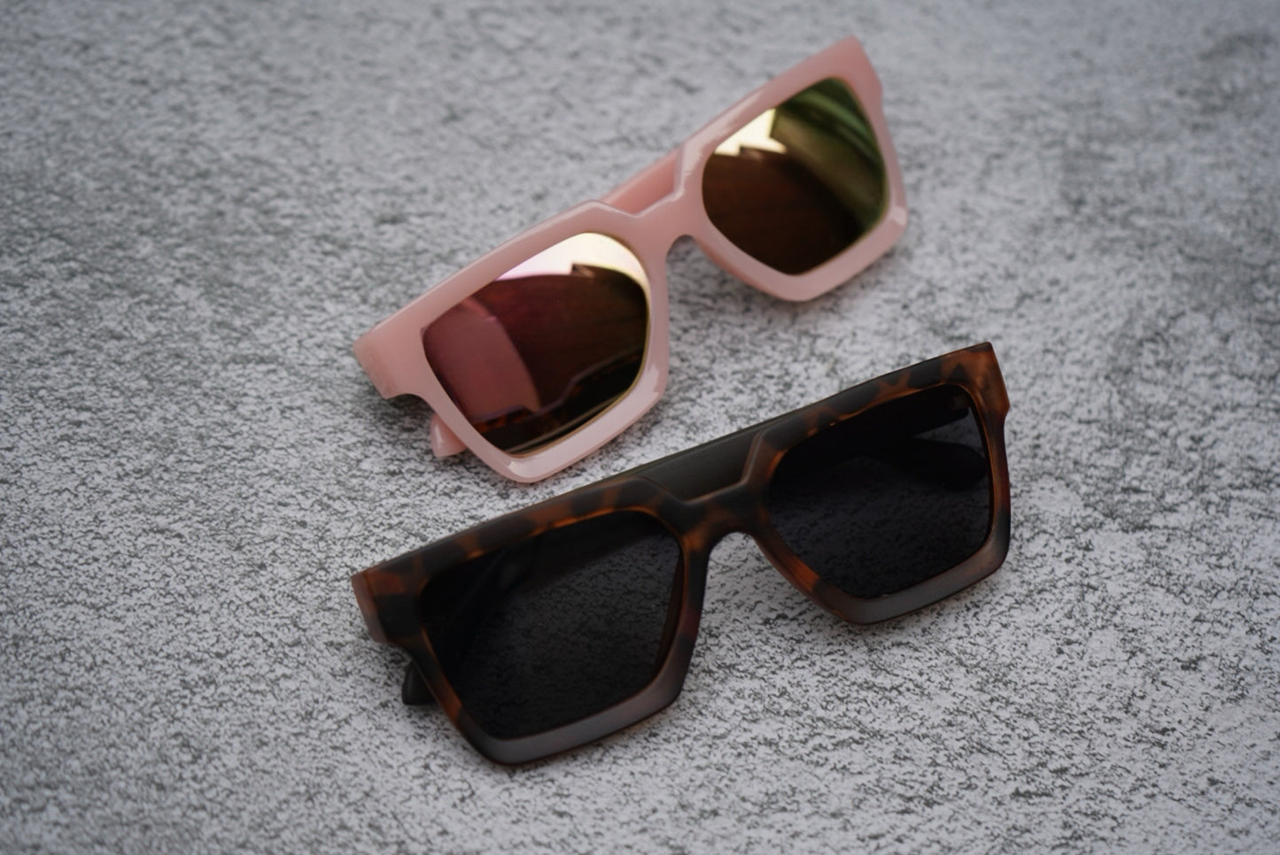 Kid’s leopard/pink square sunglasses