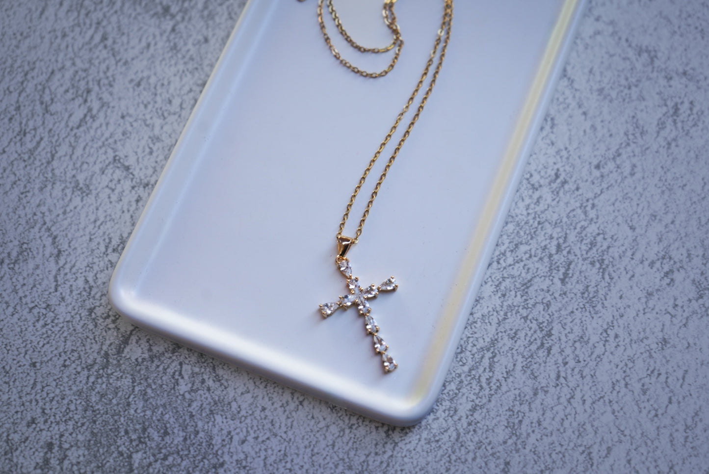 Women’s zirconium cross necklace