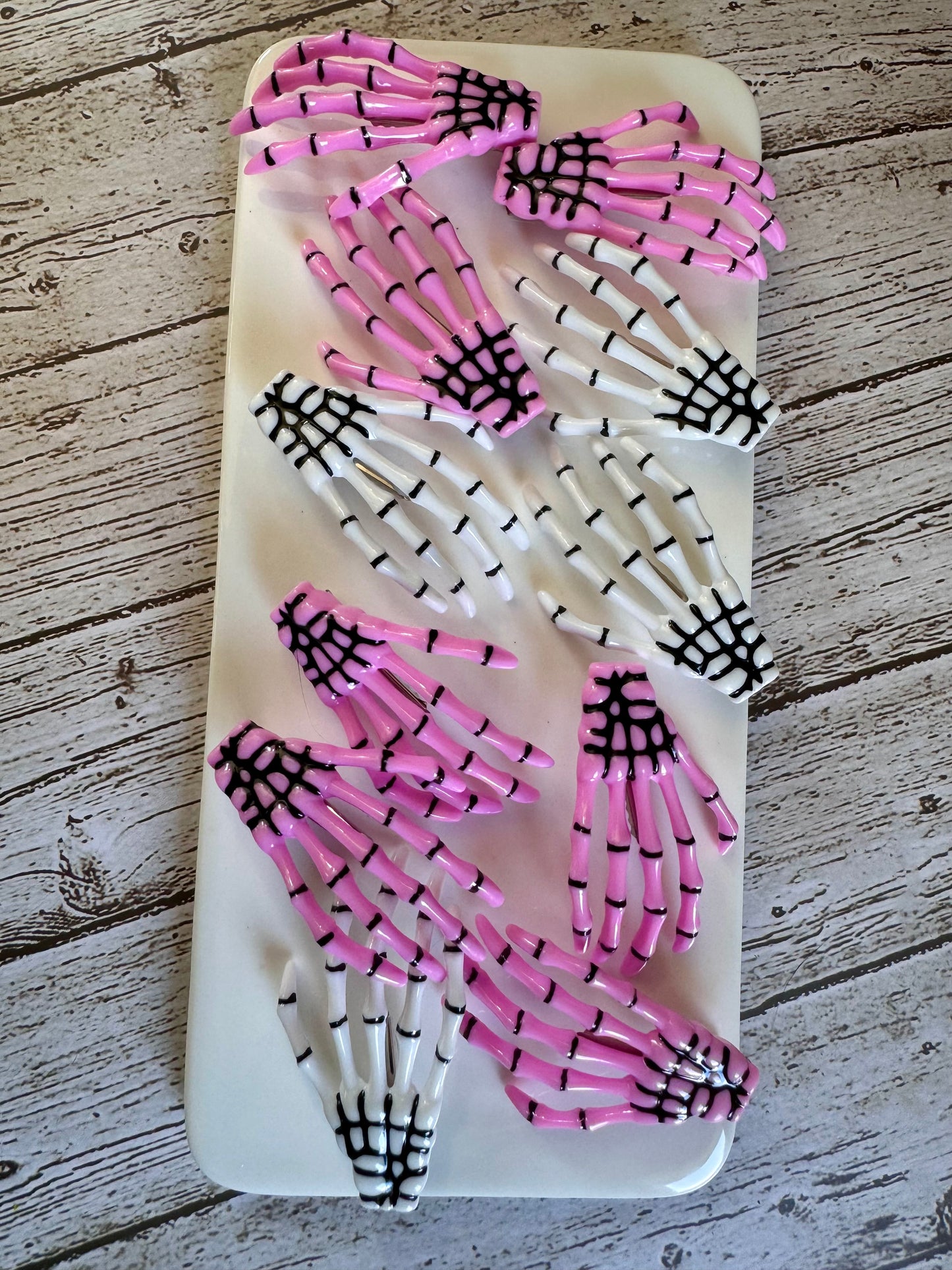 Skelly hand hair clips