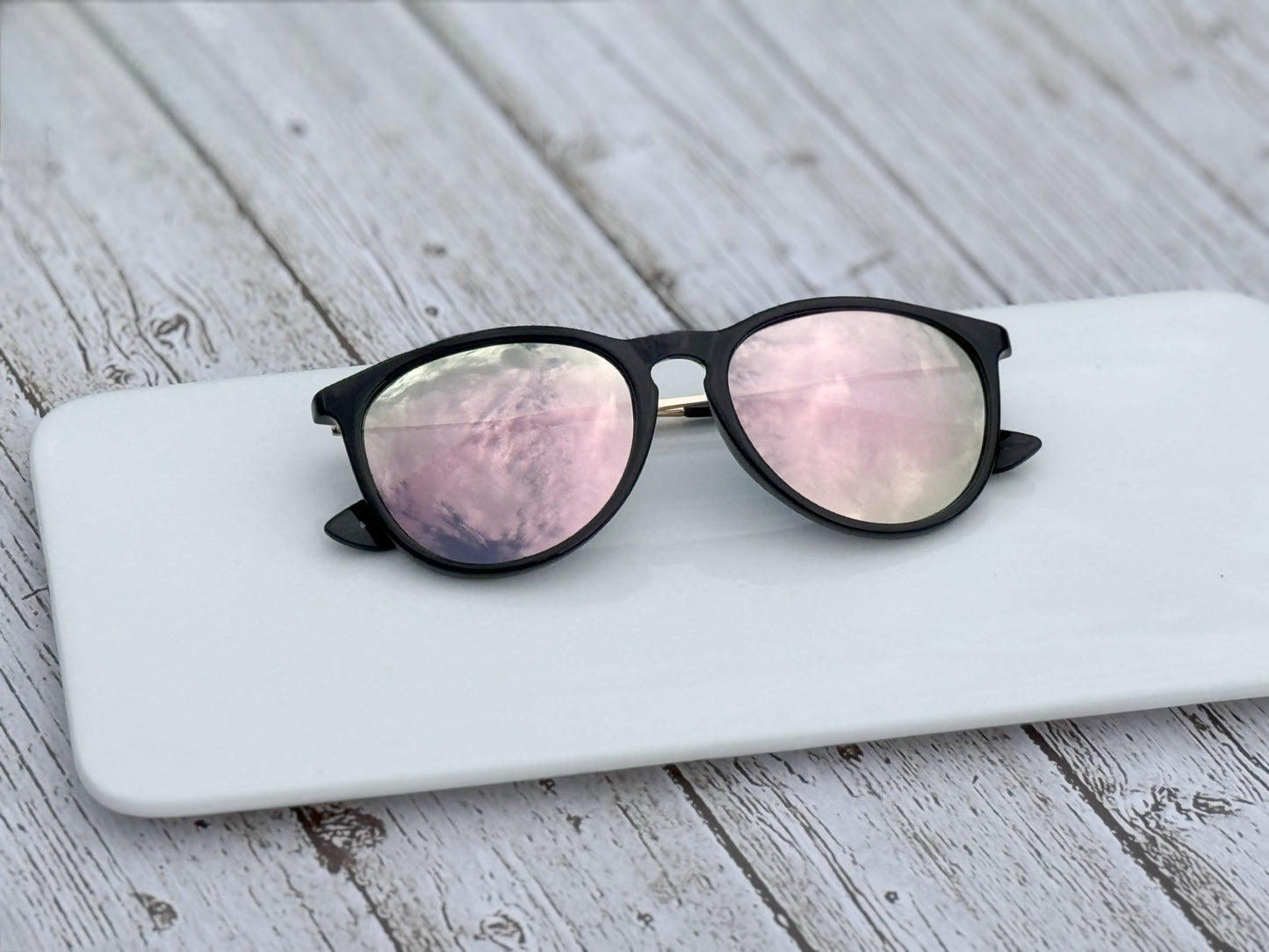 Cat eye polarized mirrored adult sunnies