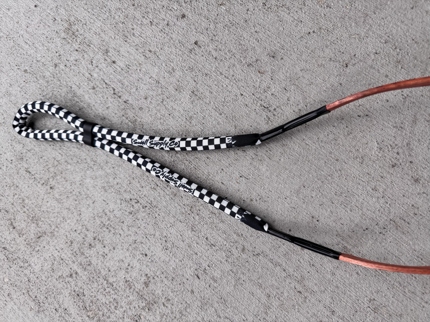 Checkered floating straps