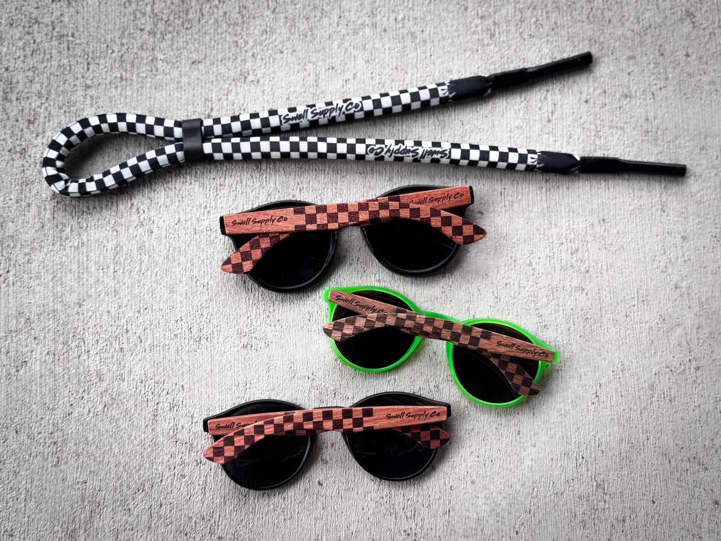 Checkered floating straps
