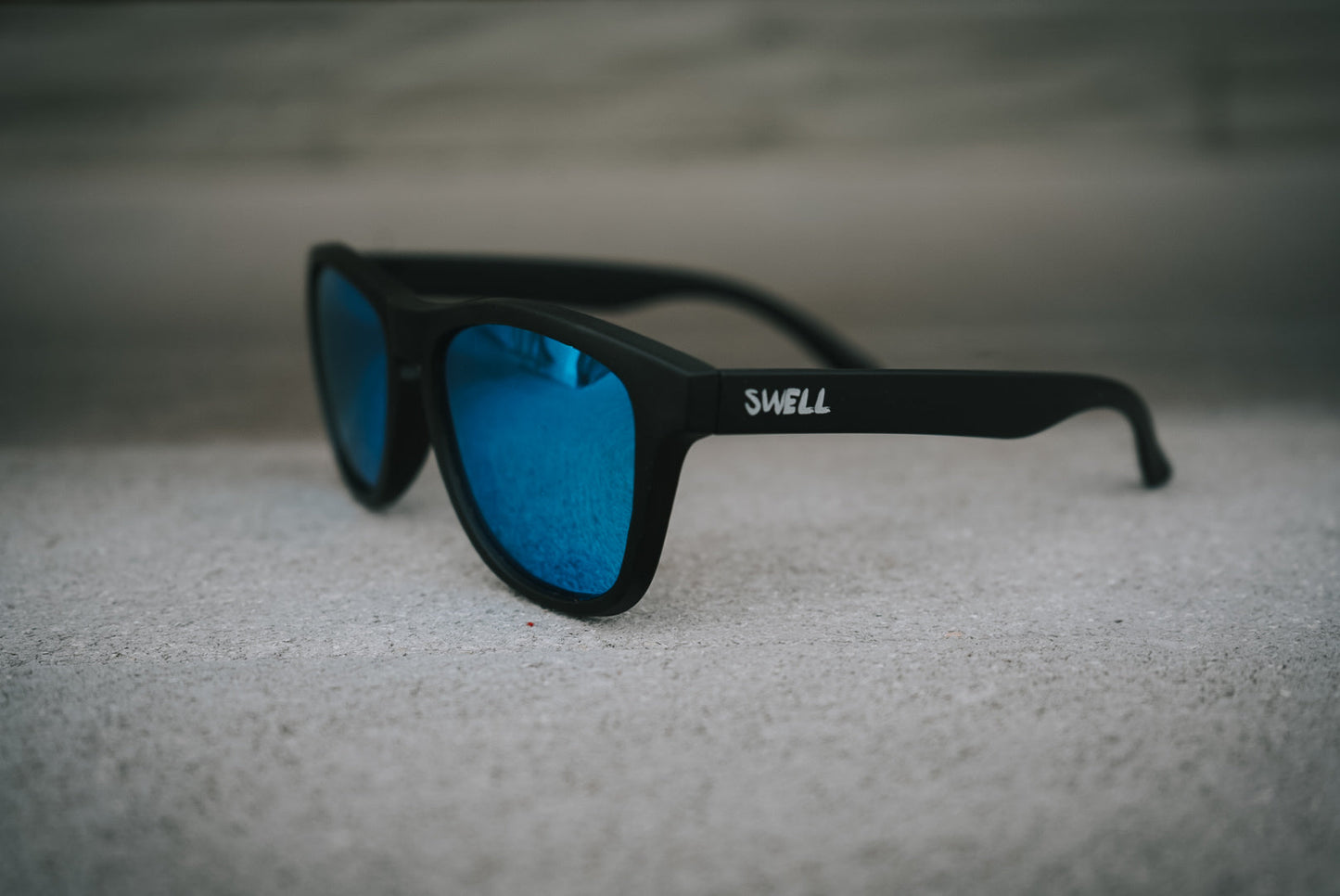 Adult polarized matte framed wayfarers