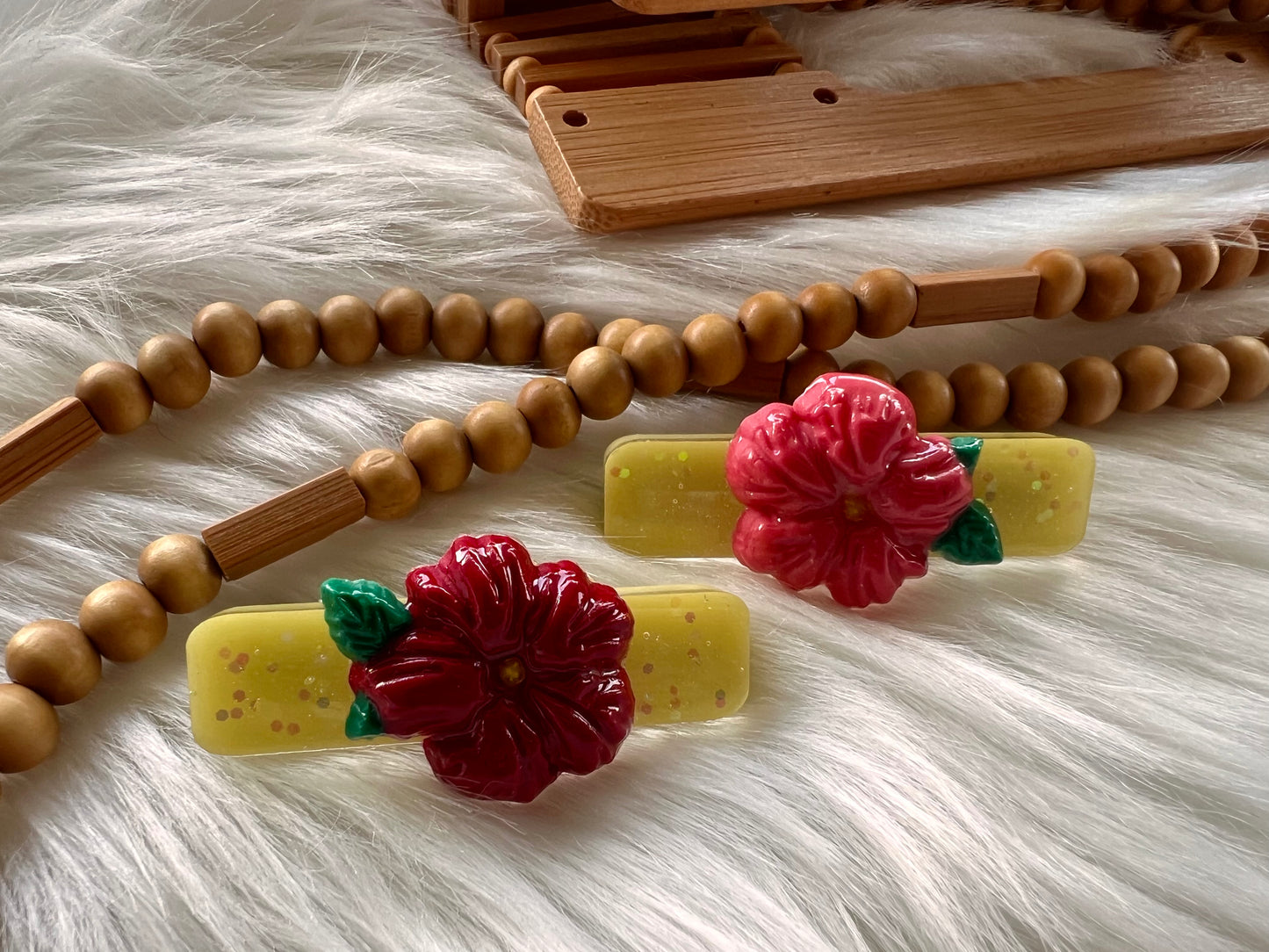 Hibiscus resin clips