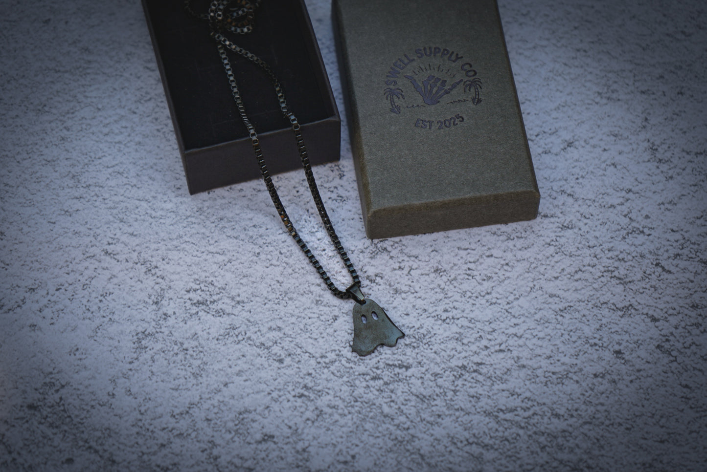 Black ghost on box chain