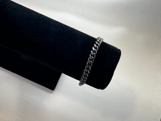 Kid’s stainless dark silver 6mm Cuban link bracelet w/ box clasp (7 inch)