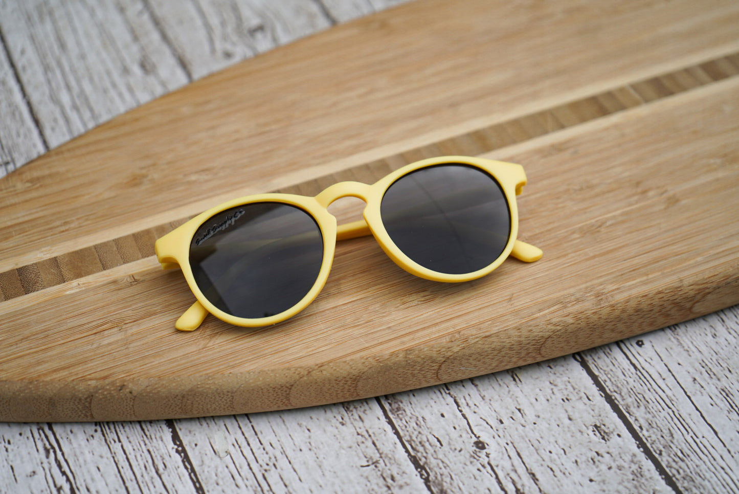 Kid’s yellow retro sunnies