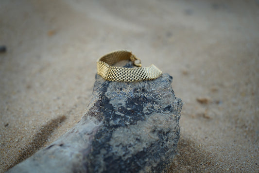Women’s chunky gold woven mesh stainless steel bracelet with lobster clasp