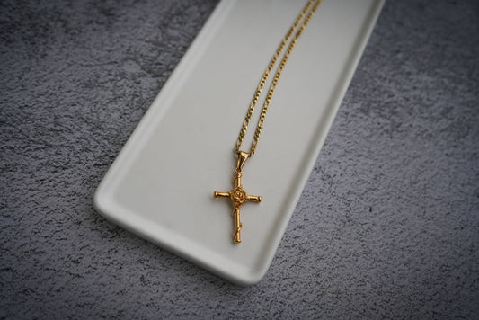 Rose cross on 4mm stainless steel gold figaro