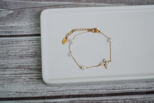 Women’s adjustable 18k stainless steel butterfly chain bracelet with pearls