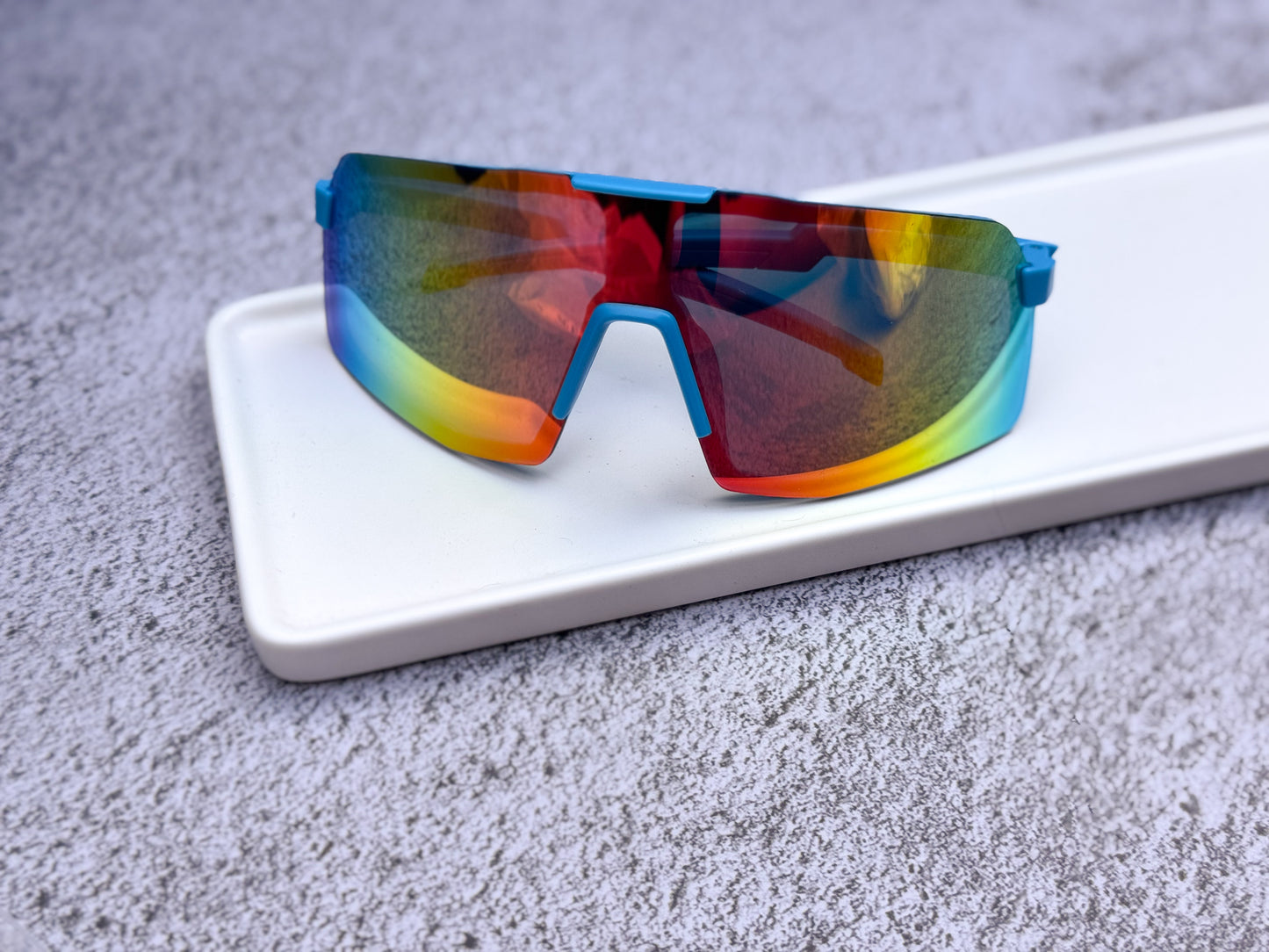 Neon blue cycling sunnies 7+