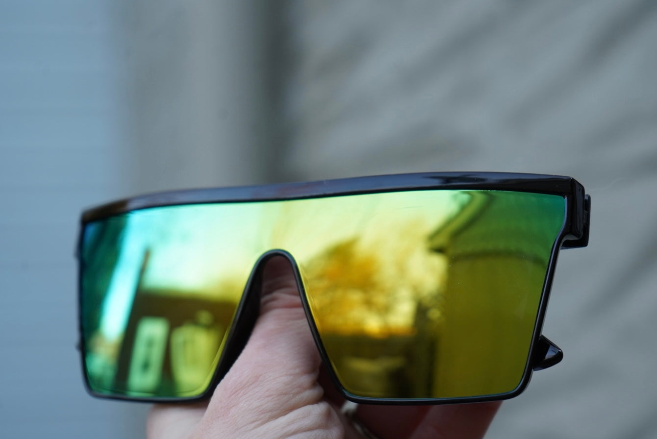 Adult mirrored oversized sunnies