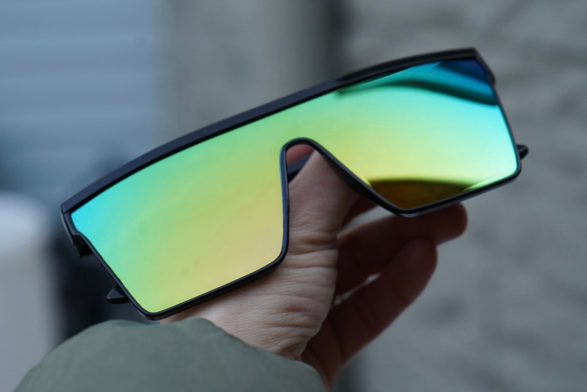 Adult mirrored oversized sunnies