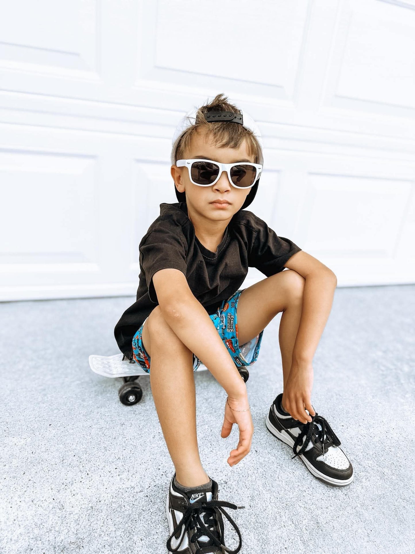 Wayfarer sunnies (multiple colors)