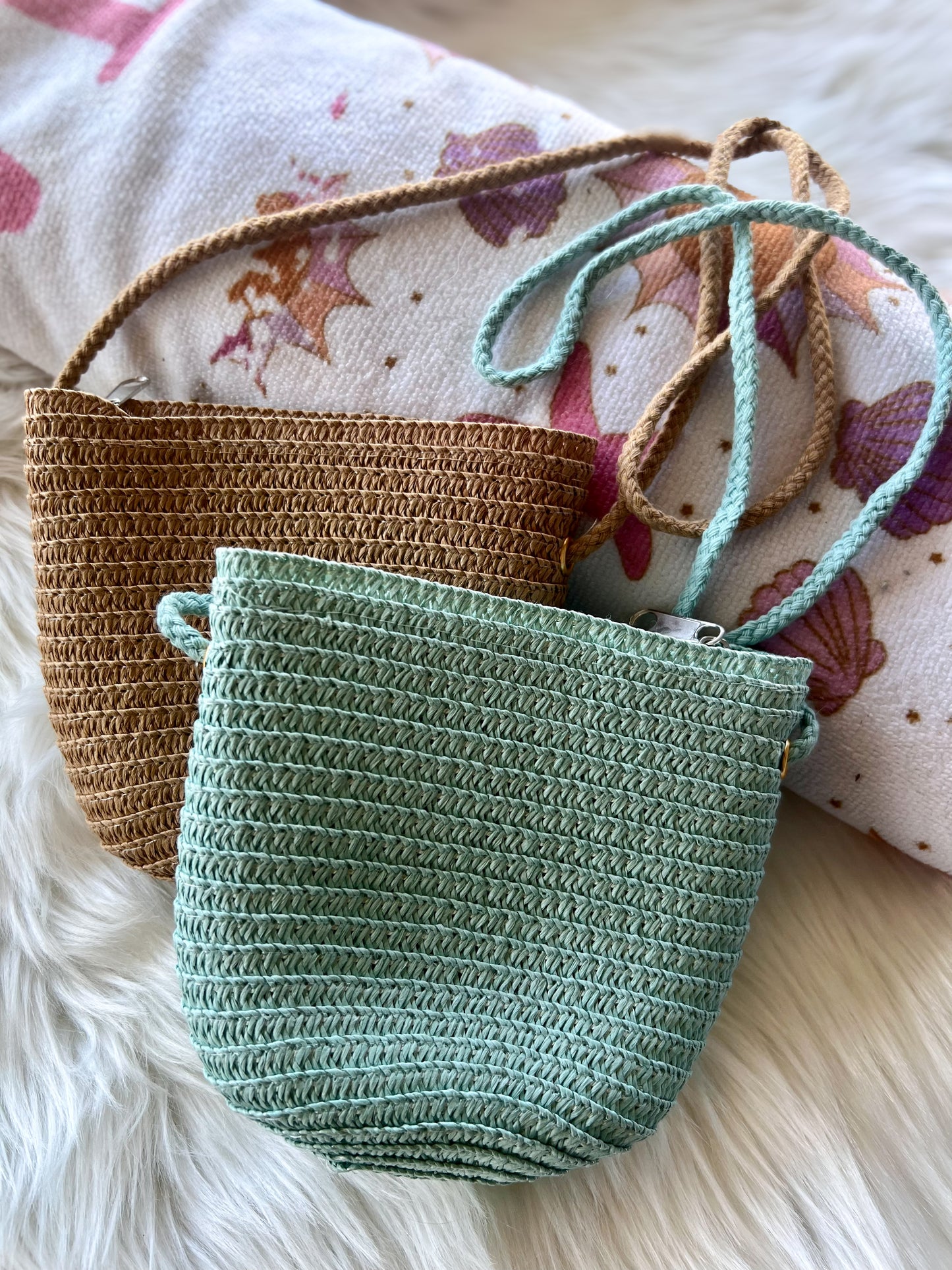 Kid’s straw crossbody bags