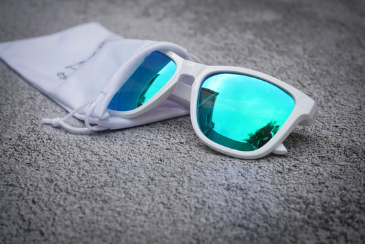 Adult polarized white mirrored wayfarers